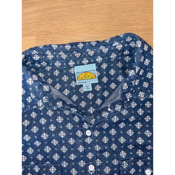 C&C california denim button up top w/ white geometric pattern pockets sz small - Picture 2 of 3